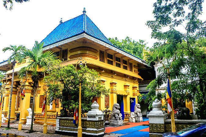 Gangaramaya Buddhist Temple